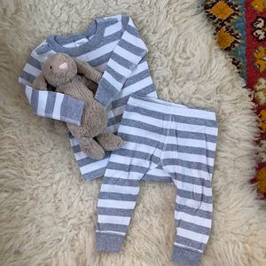 Hanna Andersson Pajamas Grey Stripes 12-18 months